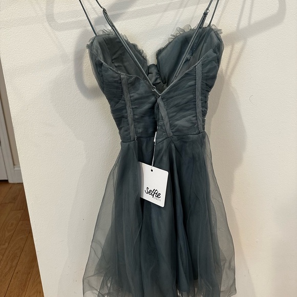 Selfie Leslie CHIFFON MINI PARTY DRESS in XS SAGE - Picture 6 of 7